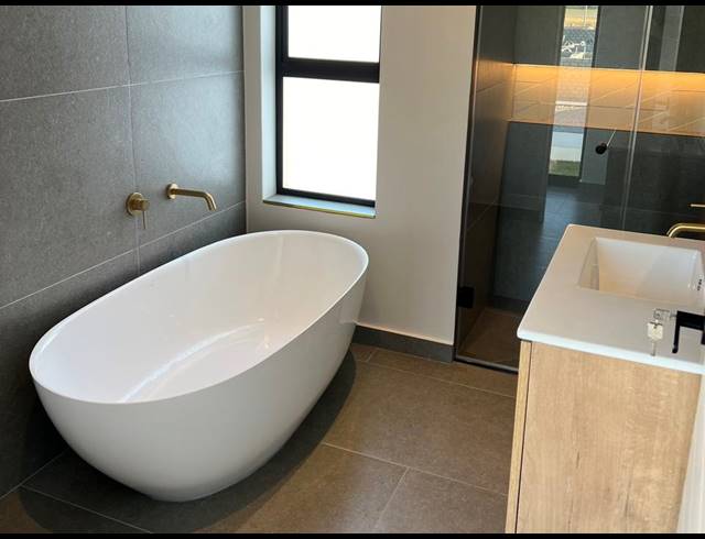 4 BEDROOM HOUSE FOR SALE IN SANDOWN